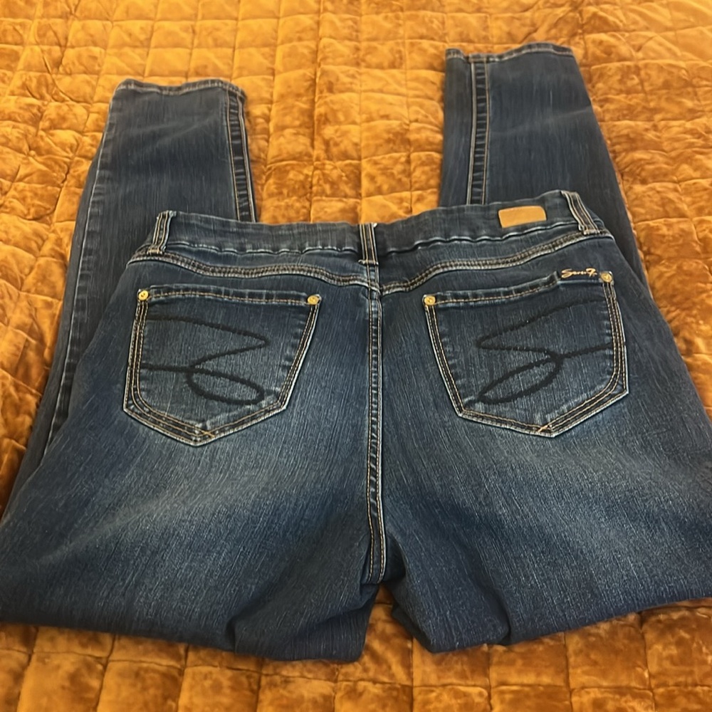 ✨3/$20 Seven7 Blue Straight Leg Jeans with Contrast Stitching - Picture 2 of 4